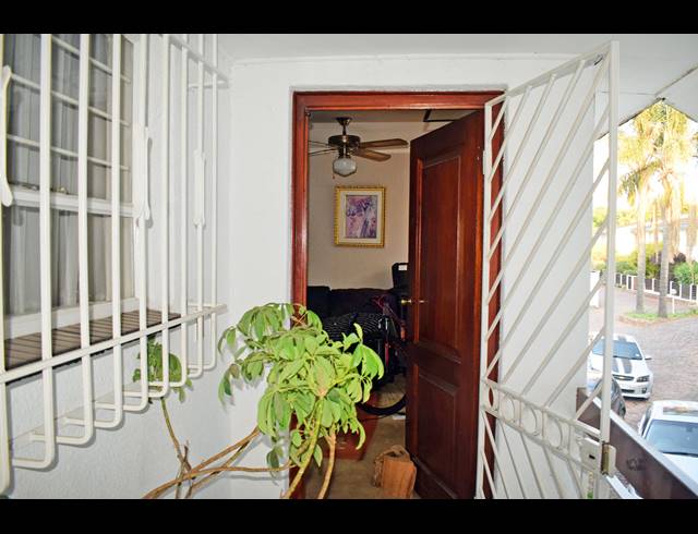 2 BEDROOM TOWNHOUSE FOR SALE IN KEW